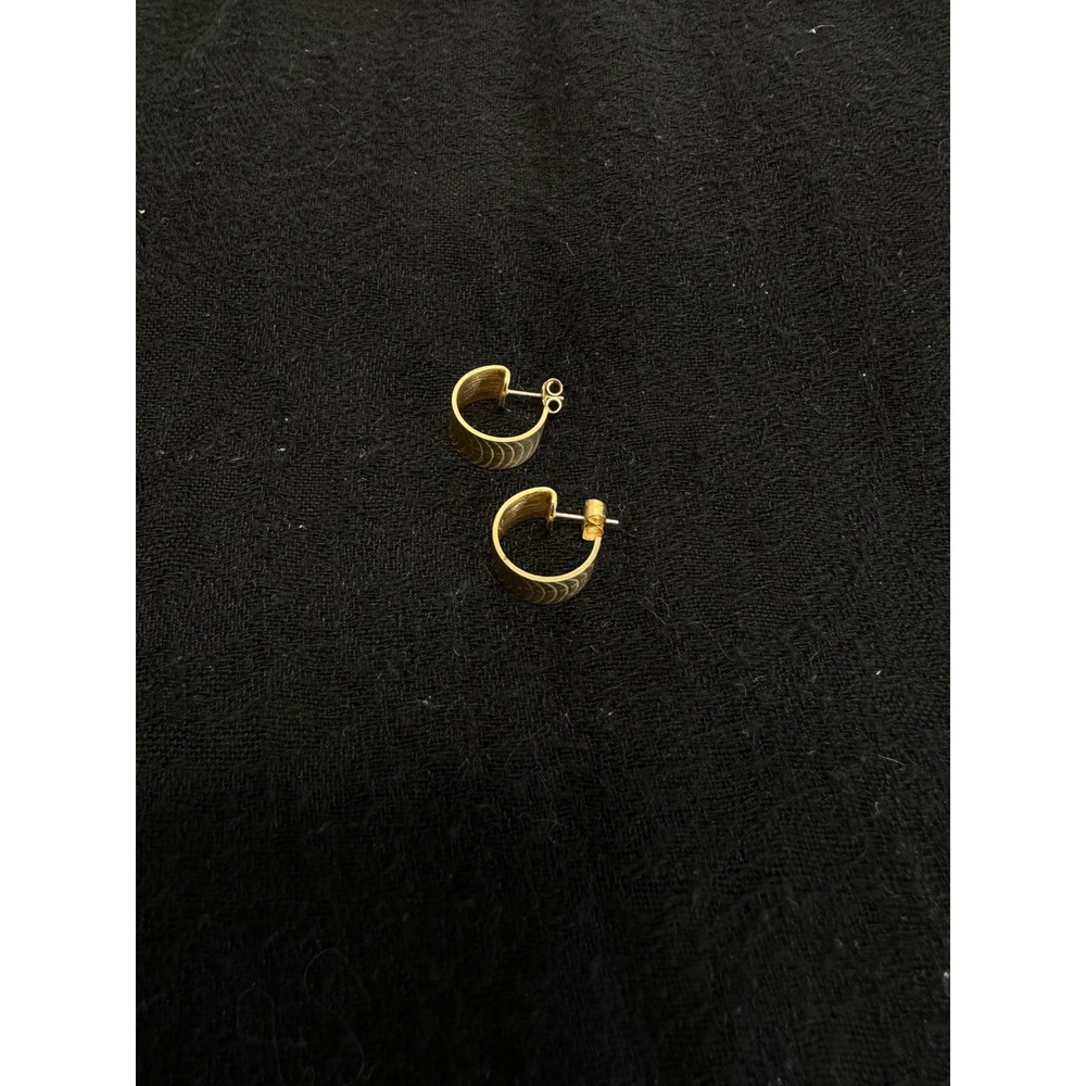 Textured Hoop Earrings Gold Tone Ribbed C-Hoop Post Back - Picture 3 of 8